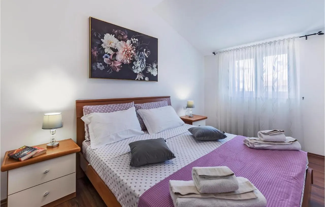 Awesome Apartment In Pula With Wifi 0*,  Κροατία