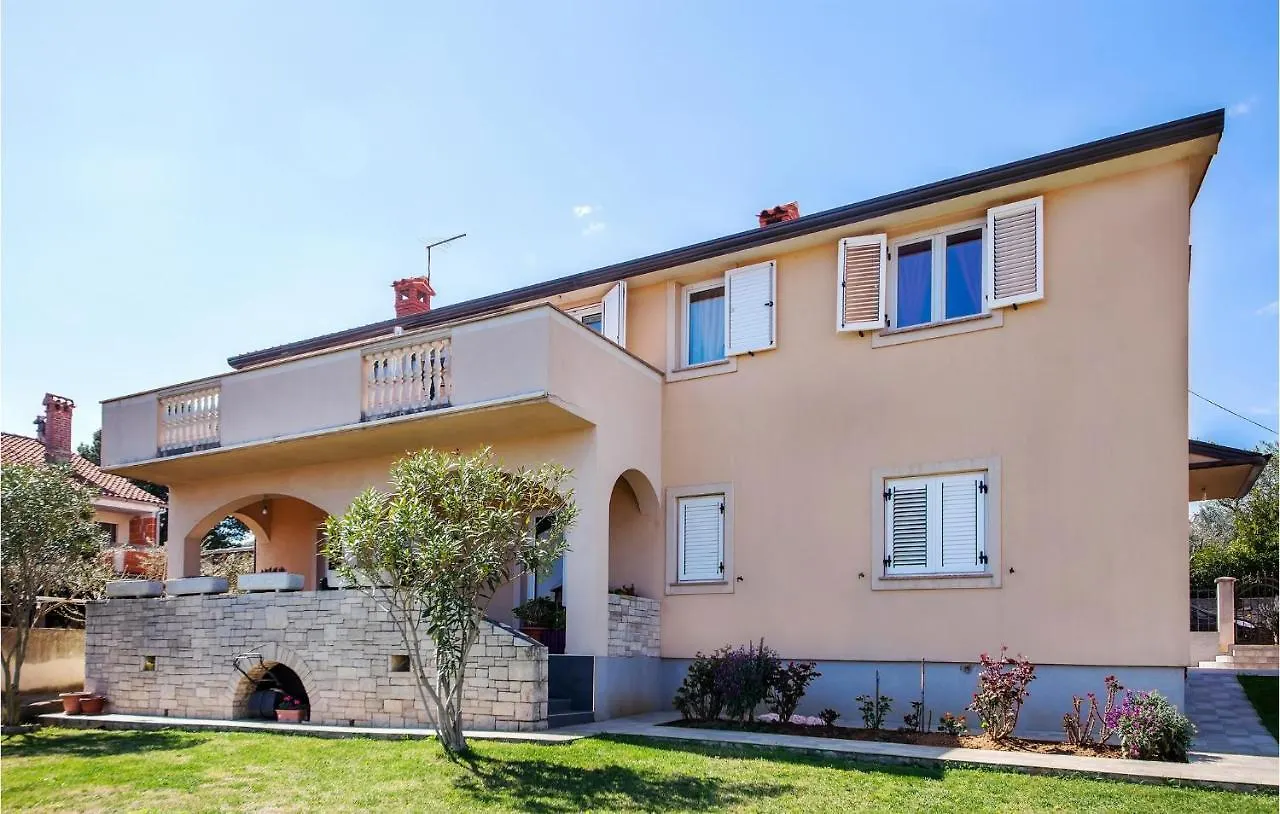 Awesome Apartment In Pula With Wifi